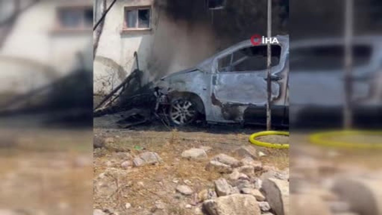 Siirt’te hafif ticari araçta çıkan yangın eve sıçradı