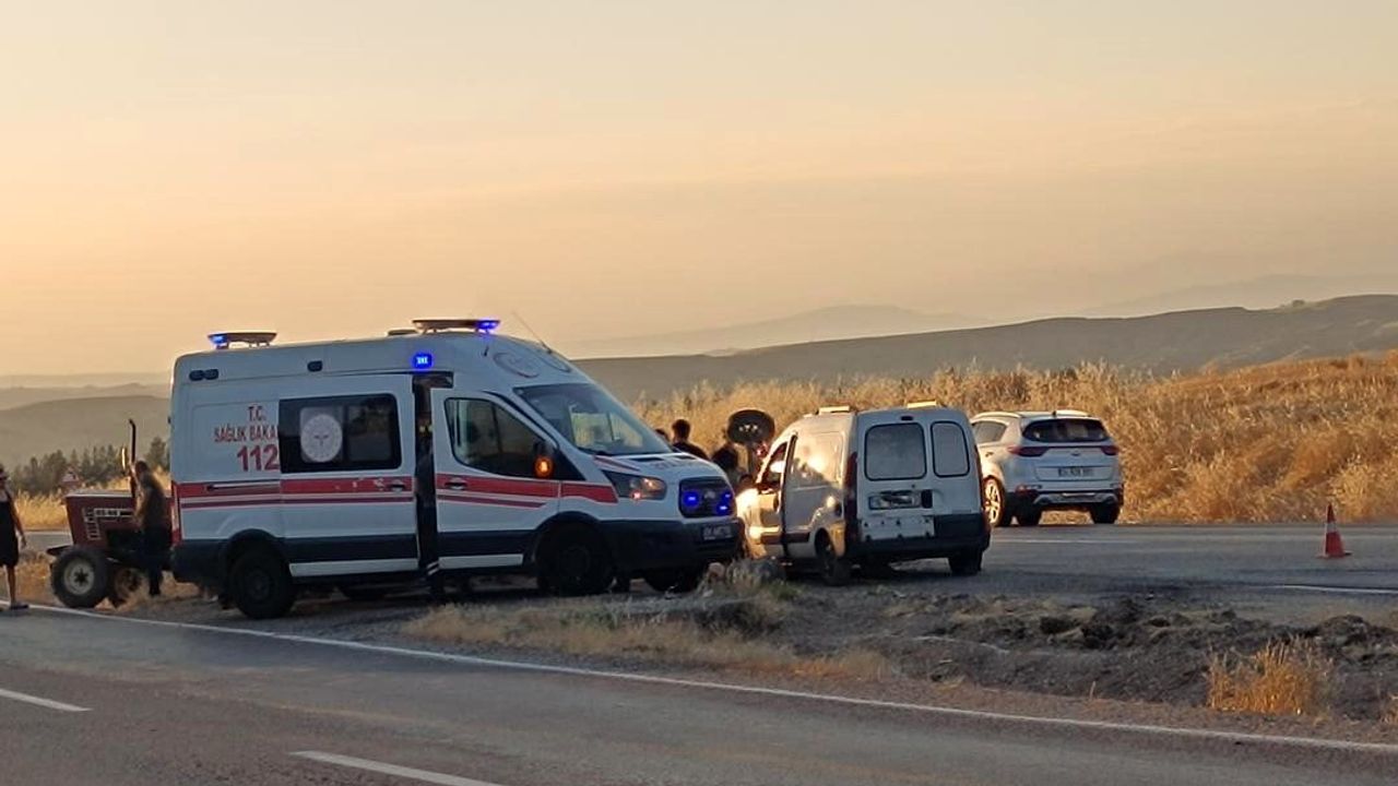 Siirt’te otomobil ile traktör çarpıştı: 2 yaralı