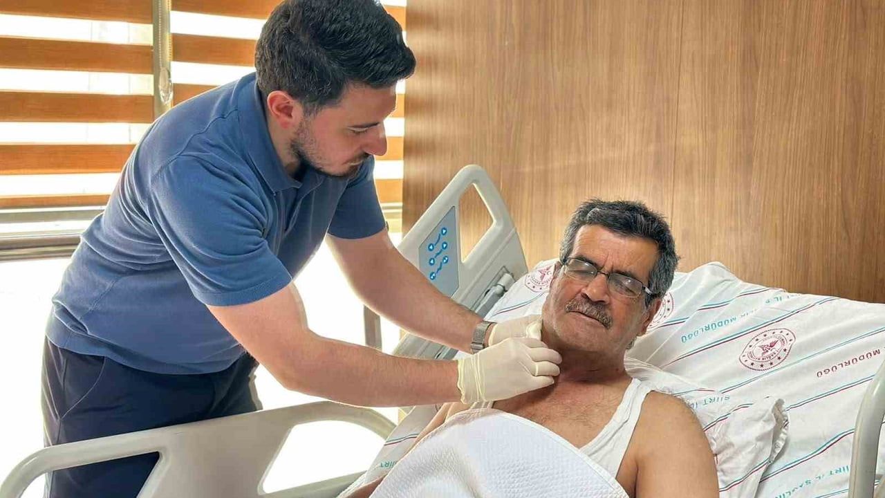 Siirt'te şah damarı (karotis) ameliyatı felç riskini azalttı