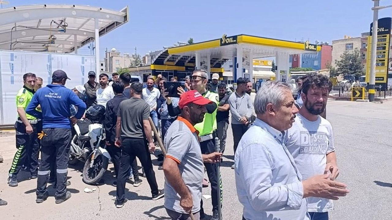 Siirt'te sebze ve meyve hali önünde kaza: iki kişi yaralandı