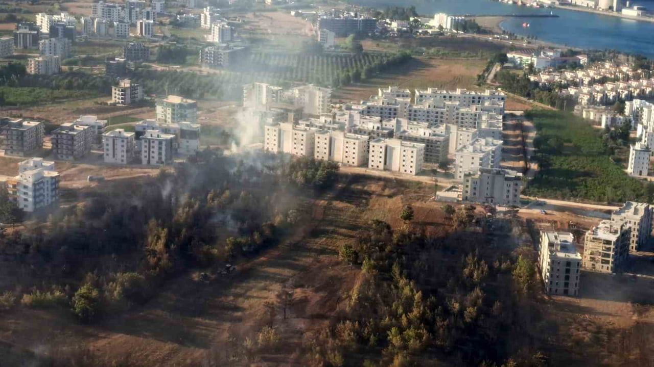 Silifke'de otluk yangını havadan ve karadan müdahaleyle söndürüldü