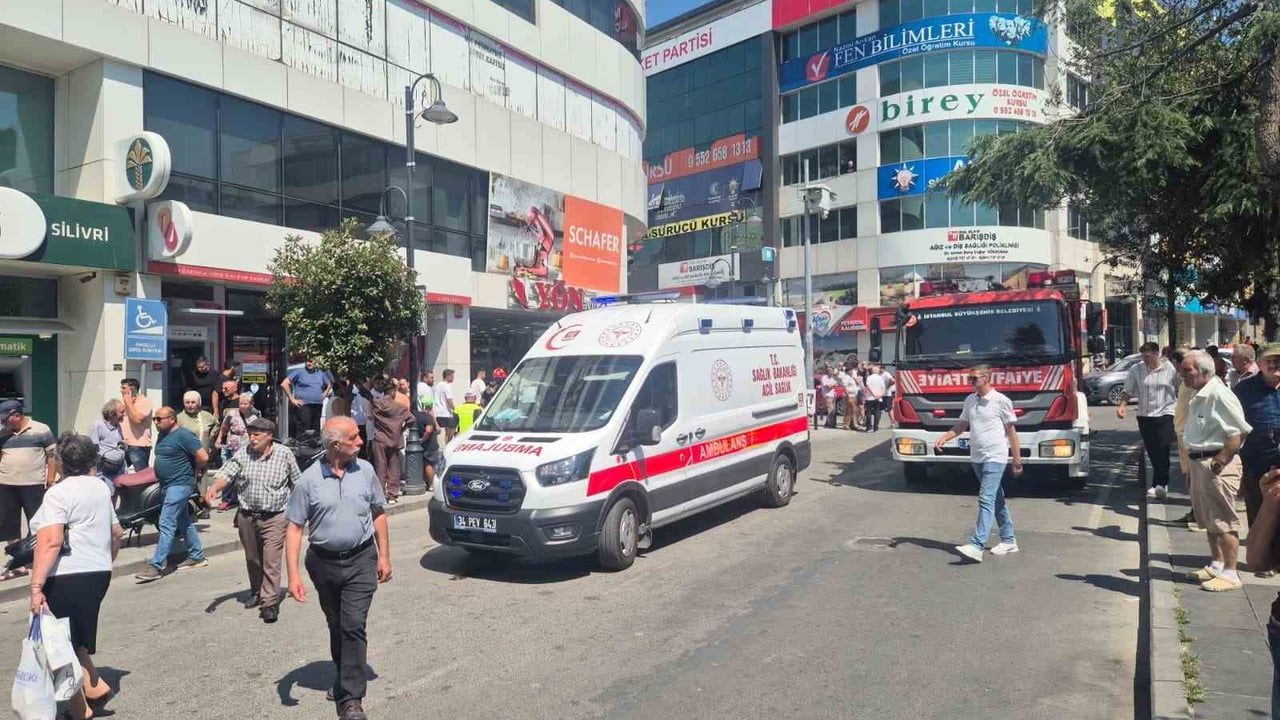 Silivri’de kamyonet durağa daldı: 1 kadın yaralandı