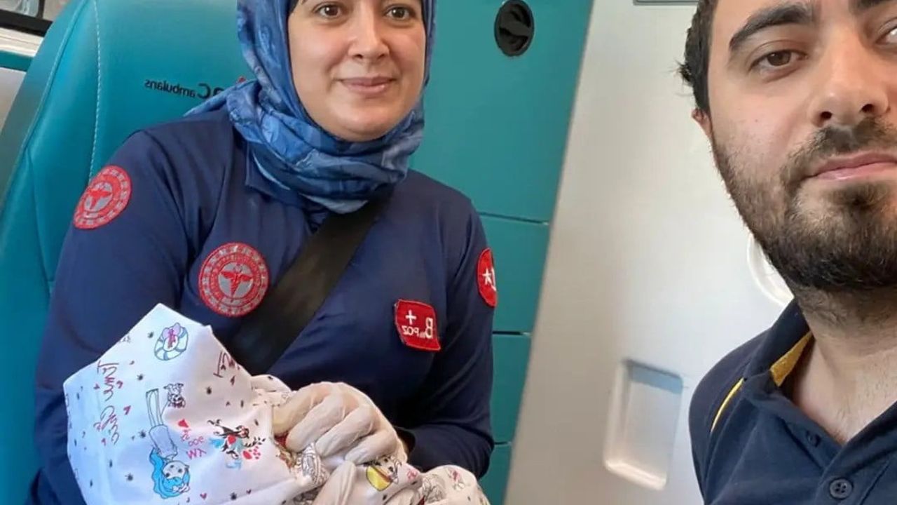 Silopi'de ambulansta doğum: 112 ekipleri sağlıklı erkek bebek doğumunu gerçekleştirdi