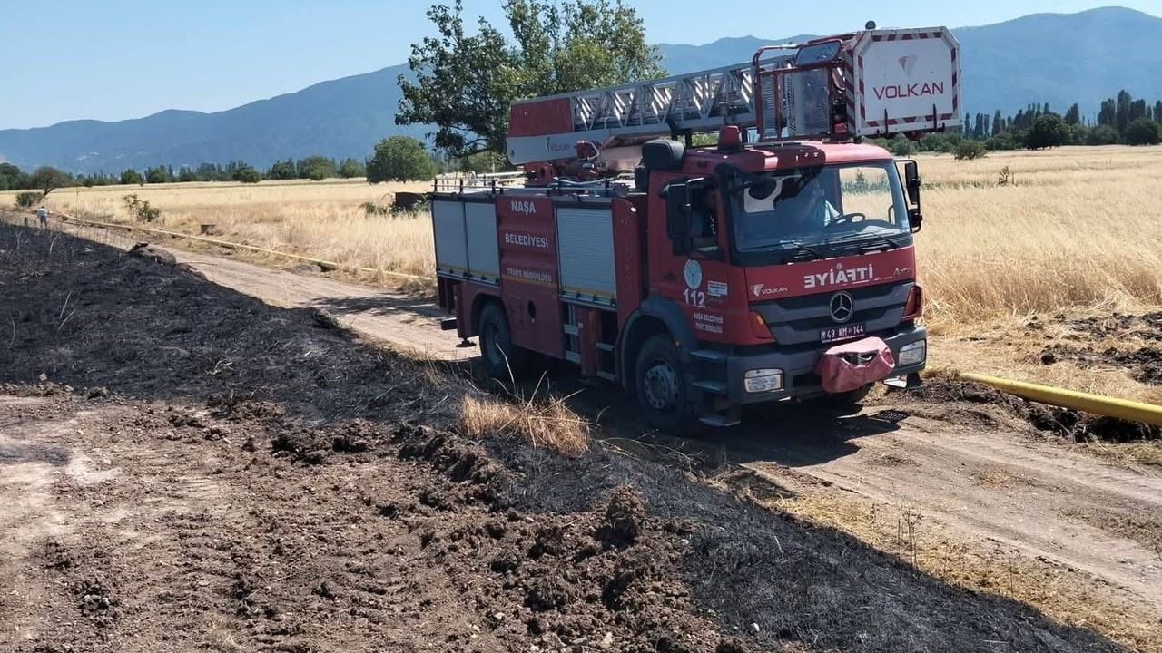 Simav'da buğday tarlasındaki yangında 50 dekar alan zarar gördü