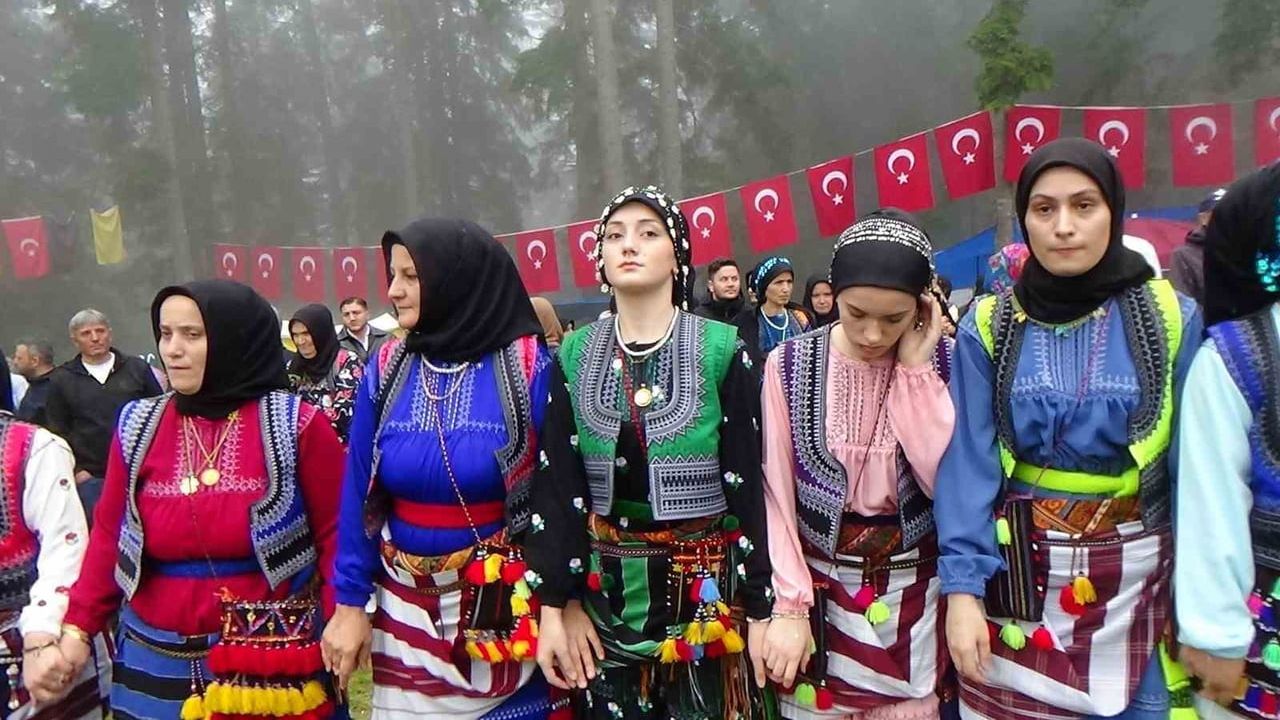 Sinlice Köyü'nde 27. Göllüalan şenlikleri sis ve yağmur altında yapıldı