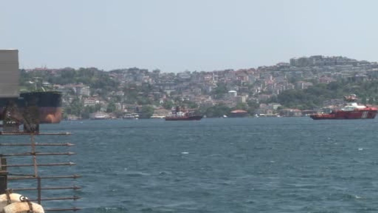 Sinop açıklarında saldırıya uğrayan tanker İstanbul Boğazı'ndan geçti