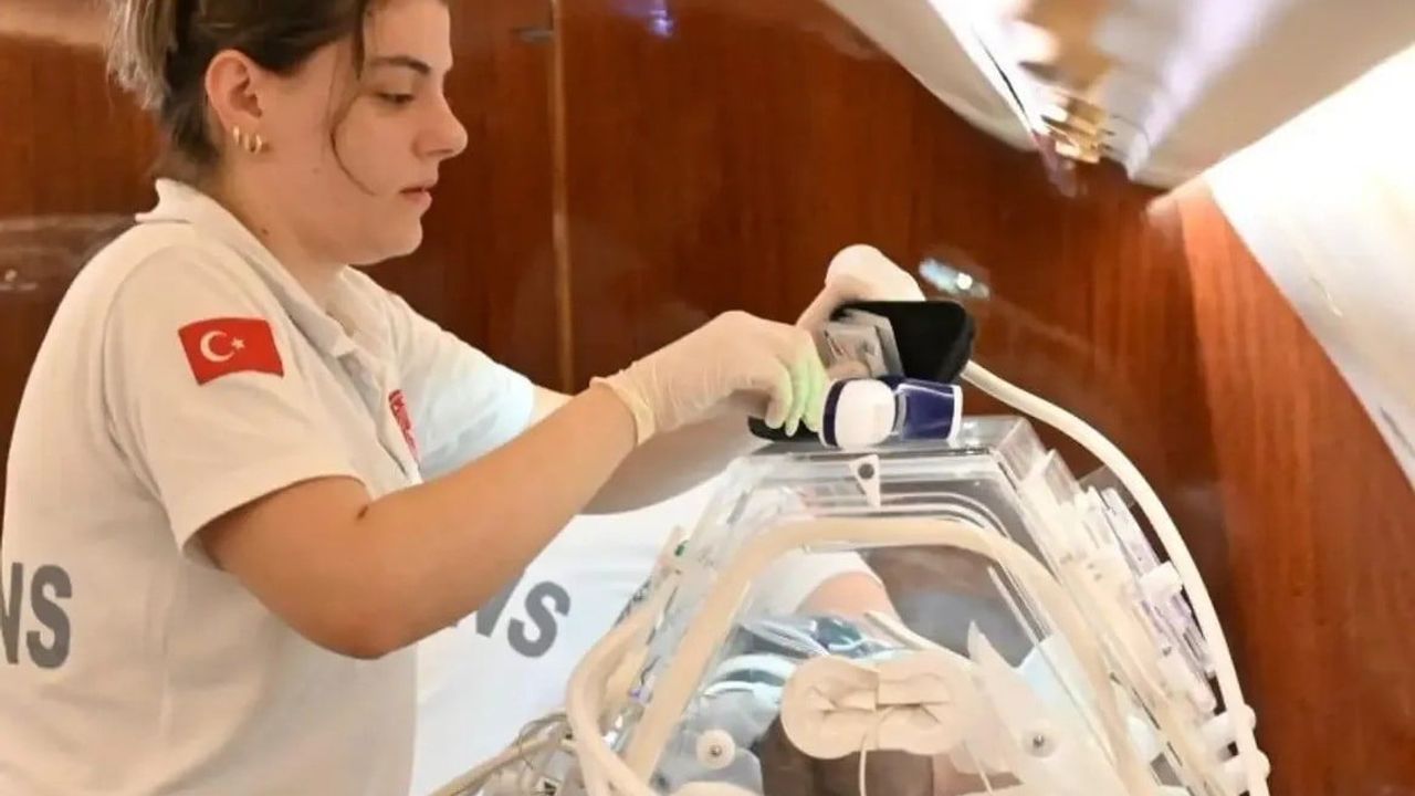 Şırnak’ta 4 aylık kalp hastası bebek ambulans uçakla İstanbul’a sevk edildi