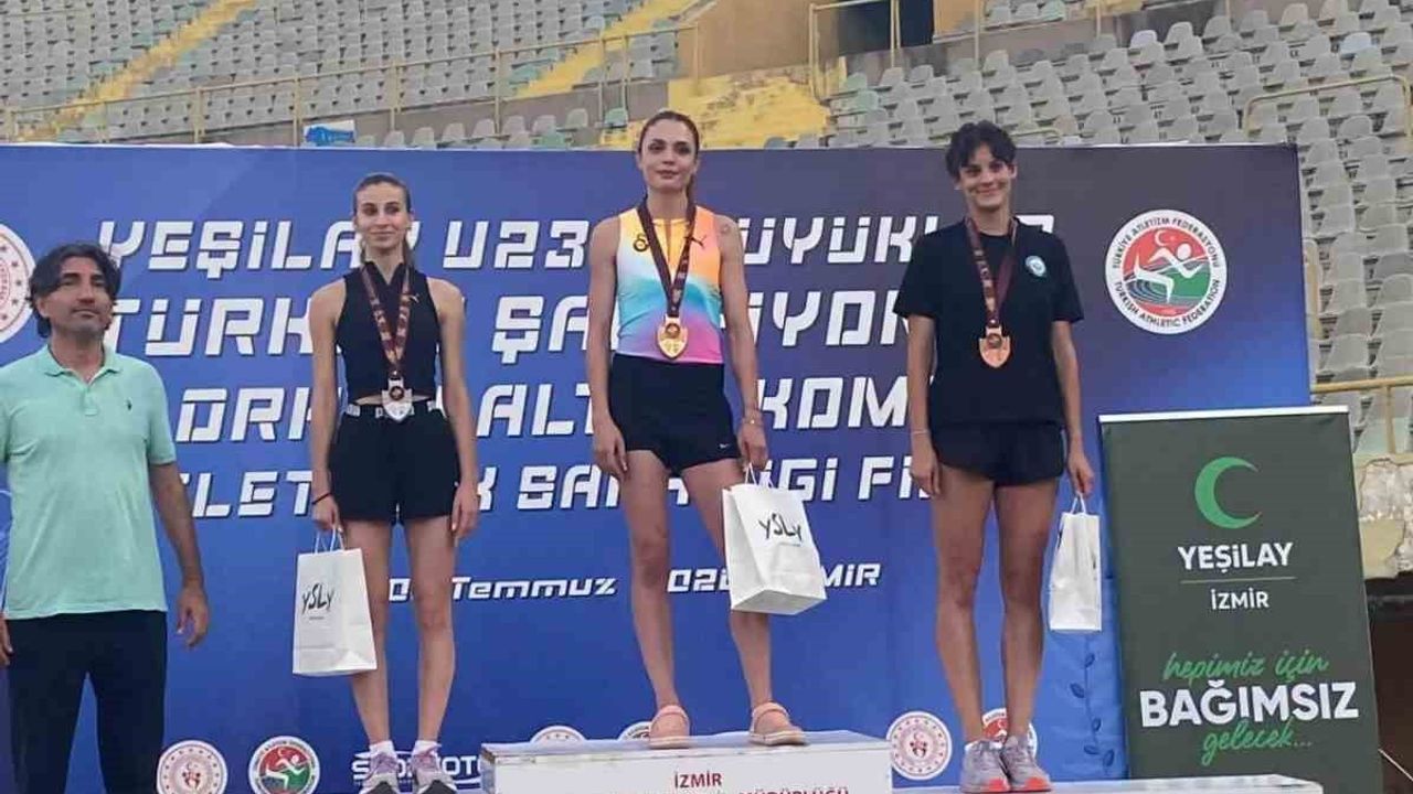 Sivas SEM'li Dilan Yılmaz U23 800 metrede Türkiye şampiyonu