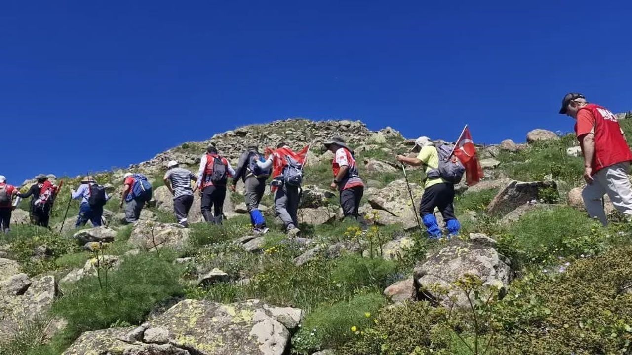 Sivas'ta 15 temmuz anısına Yıldız Dağı'na tırmanış