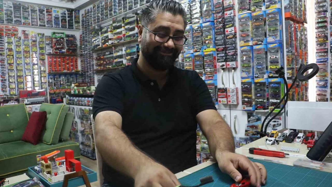 Sivas'ta 35 yılda 15 binden fazla model araba biriktirdi