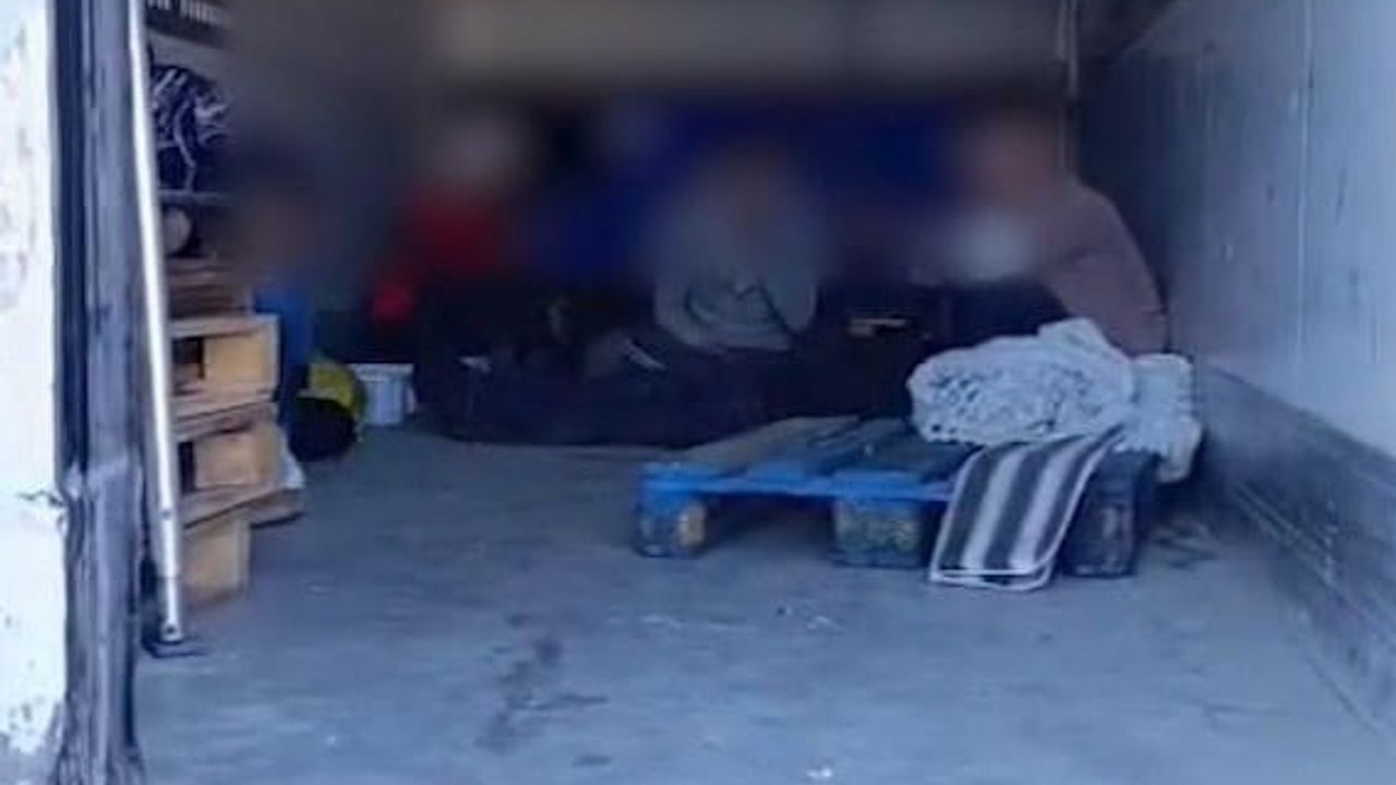 Sivas’ta durdurulan araçta 10 düzensiz göçmen bulundu, 3 şüpheli tutuklandı