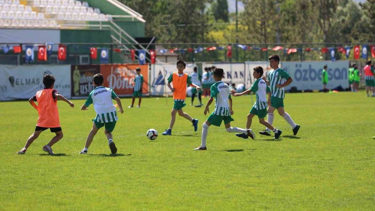 Sivas’ta minik kramponlar geleceğe hazırlanıyor