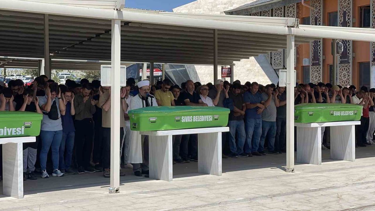 Sivas'ta motosiklet kazasında ağır yaralanan 19 yaşındaki genç hayatını kaybetti