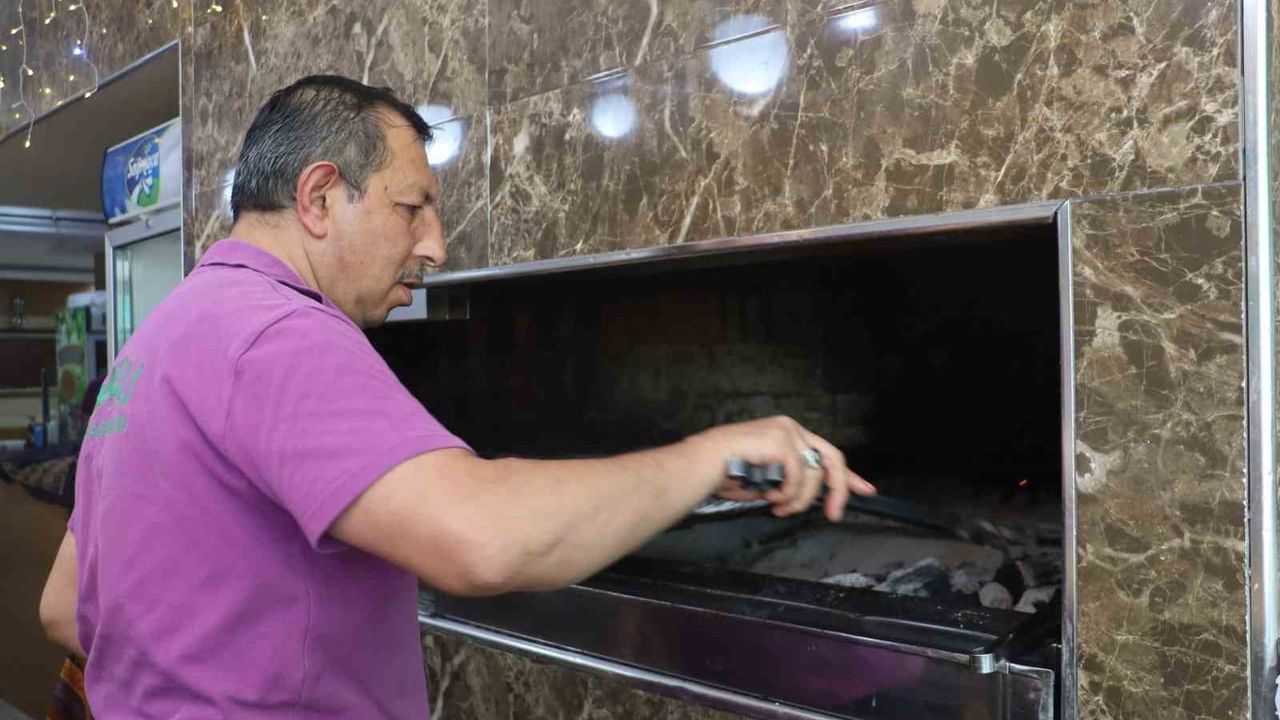 Sivas’ta termometreler 40 dereceyi gördü: kavurucu sıcakta ustaların zorlu mesaisi