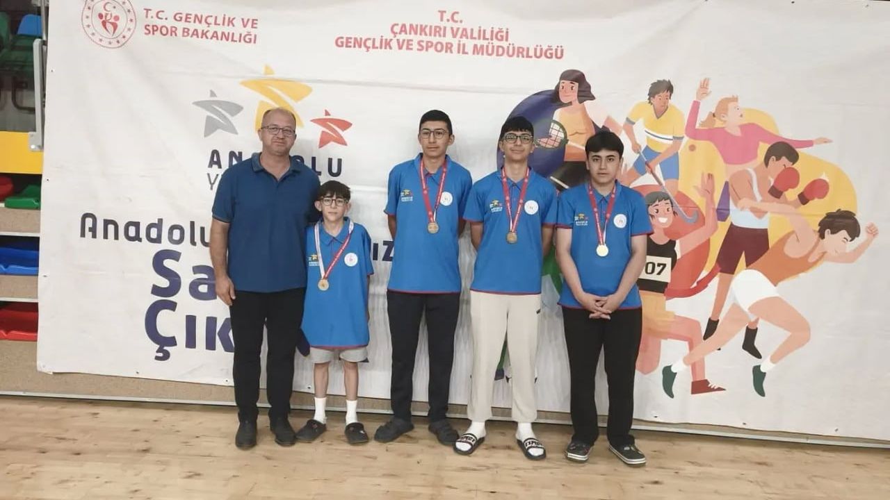 Sivas'tan badminton'da çifte sevinç