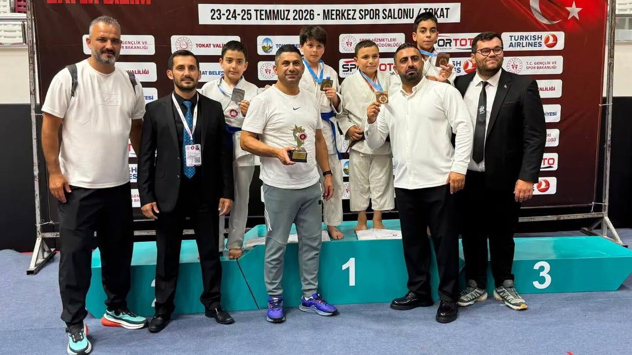 Sivaslı genç yetenek Eymen Şahingöz Tokat'ta kürsünün zirvesine çıktı