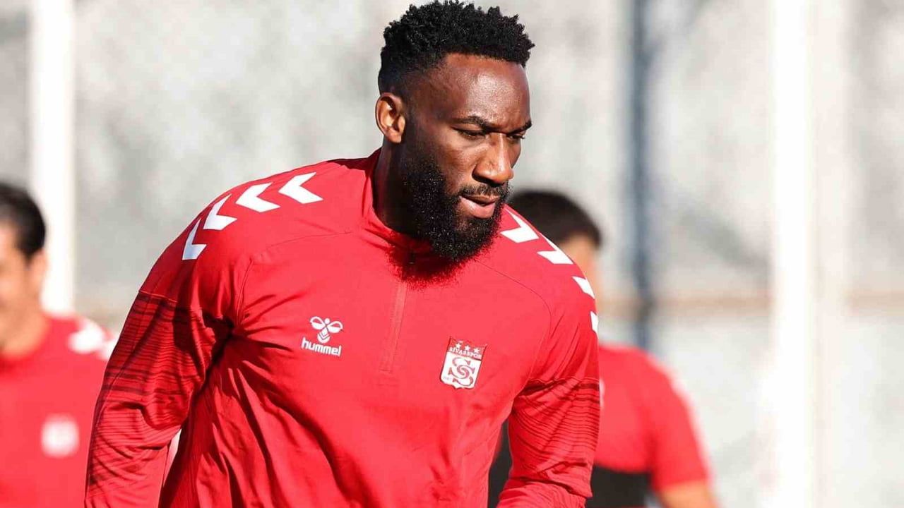 Sivasspor, Aaron Appindangoye ile sözleşmeyi 2028'e kadar uzattı