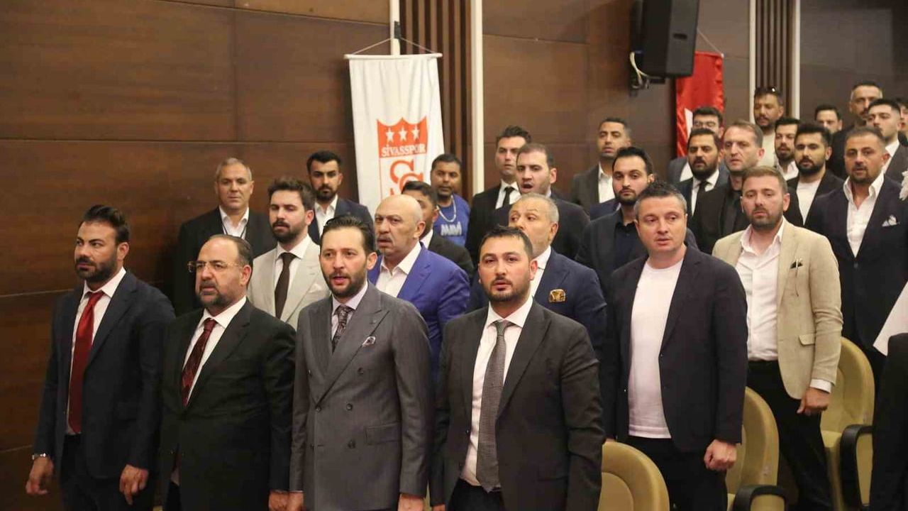 Sivasspor’da Burak Özçoban yeniden başkan seçildi