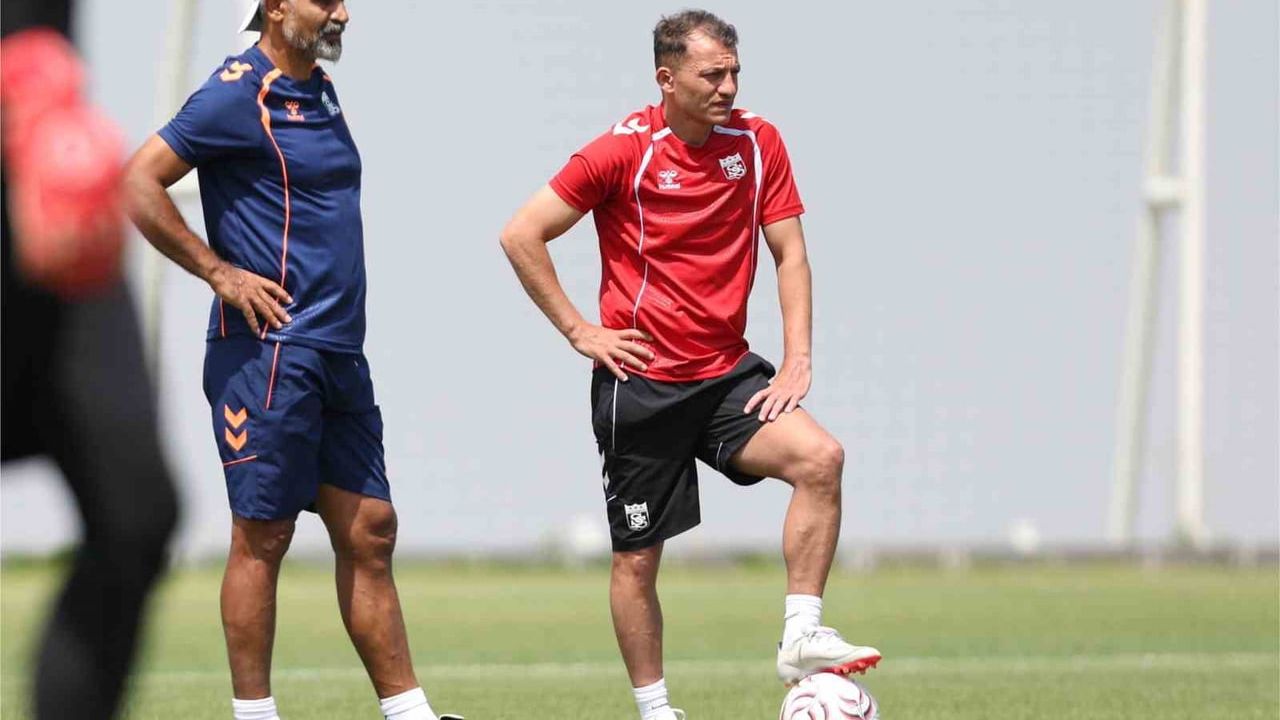 Sivasspor Erciyes'te tempoyu yükseltiyor