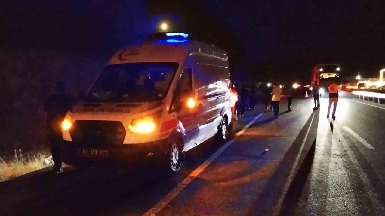 Siverek-Diyarbakır kara yolunda şarampole devrilen otomobil: 3 ölü, 1 yaralı