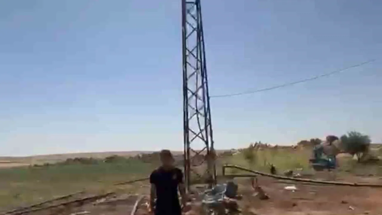 Siverek’te kaçak trafo sökümünü engellemek için elektrik direğine çıktı