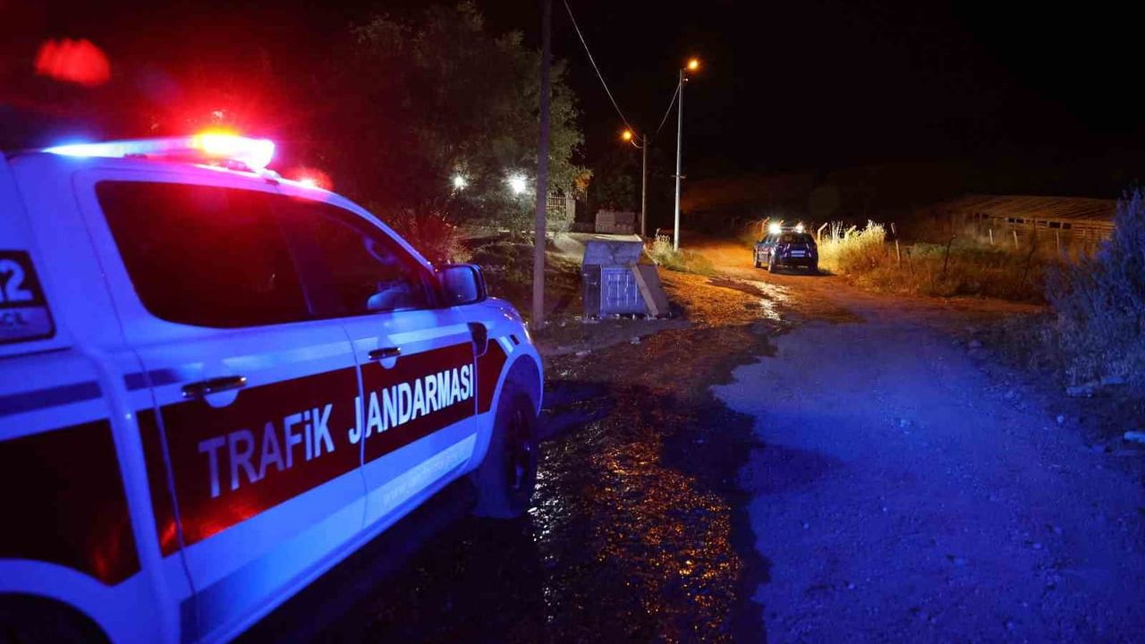 Sivrice'de husumetlilerin olduğu eve ateş açıldı: 4 kişi yaralandı