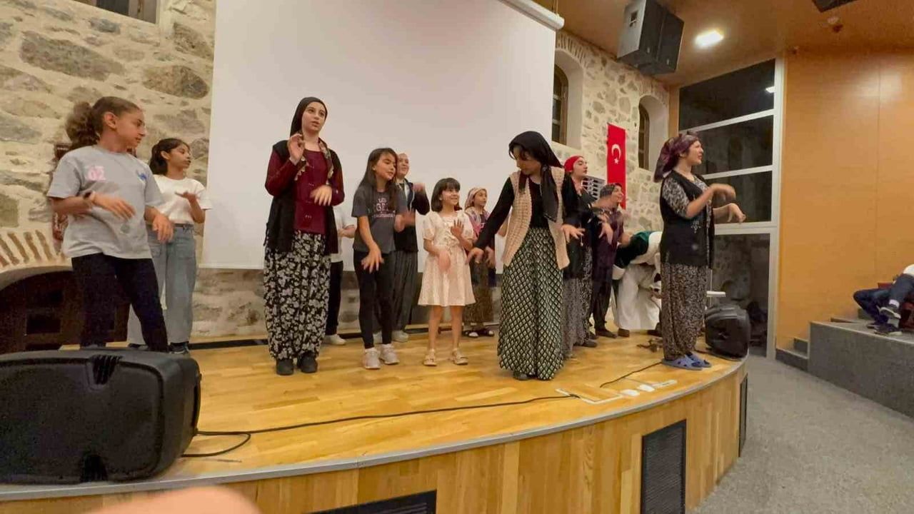 Sivrihisar'da Nasrettin Hoca fıkrası 'Timur'un filleri' miniklerle buluştu