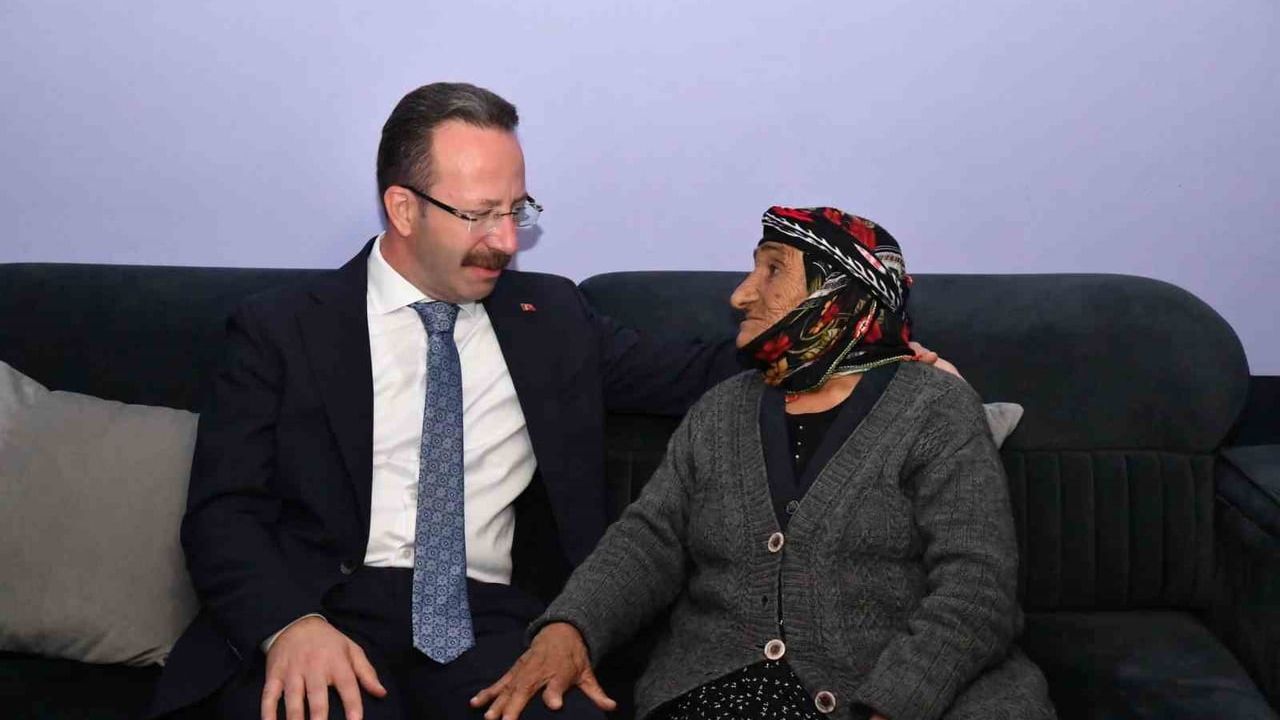 Sosyal medyadan gelen mesaja kayıtsız kalmadı: Ömer Hilmi Yamlı şehit ailesini evinde ziyaret etti