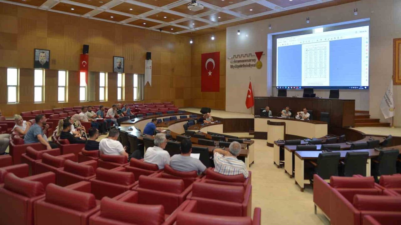Sosyete pazarı Necip Fazıl Kısakürek projesi nedeniyle Kapalı Pazar Yeri'ne taşınıyor
