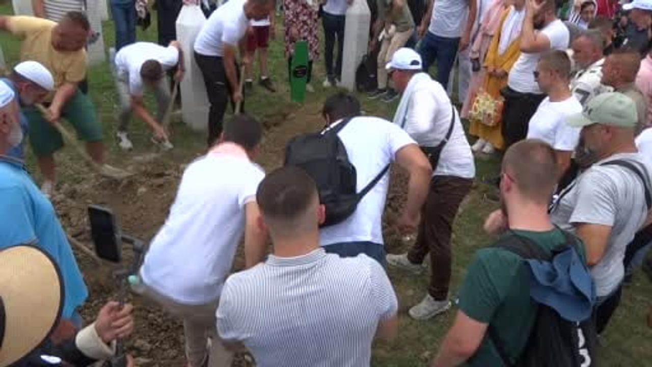 Srebrenitsa soykırımının 31. yıl dönümünde 10 cenaze daha toprağa verildi