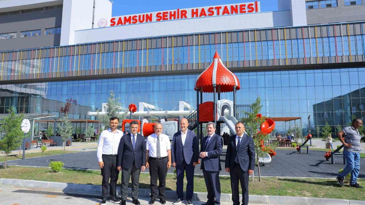 Süleyman Soylu'dan Samsun şehir hastanesinde hastalara geçmiş olsun ziyareti