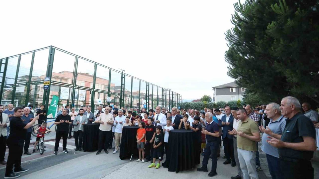 Süleymaniye Mahallesi'nde yeni semt sahası törenle açıldı