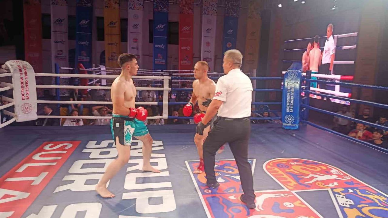 Sultangazi'de profesyonel kick boks turnuvasının şampiyonları belli oldu