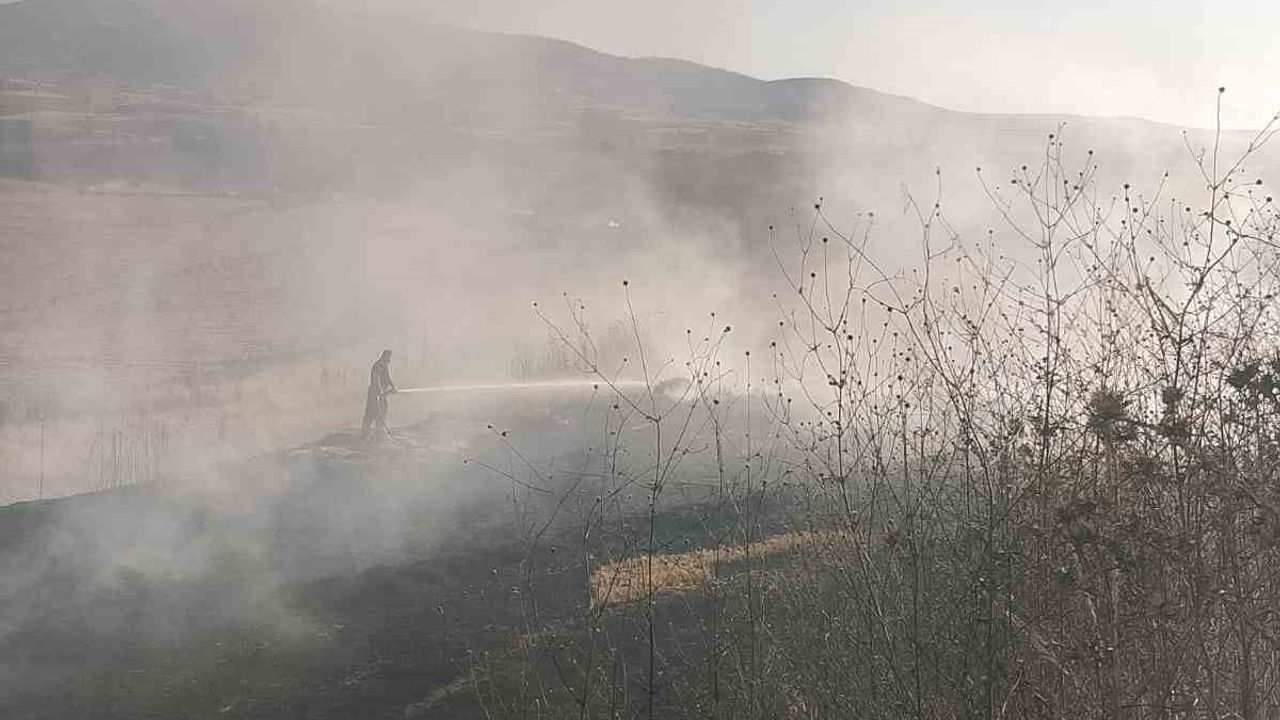 Susurluk'ta arazi yangını itfaiye ekiplerinin ortak müdahalesiyle söndürüldü