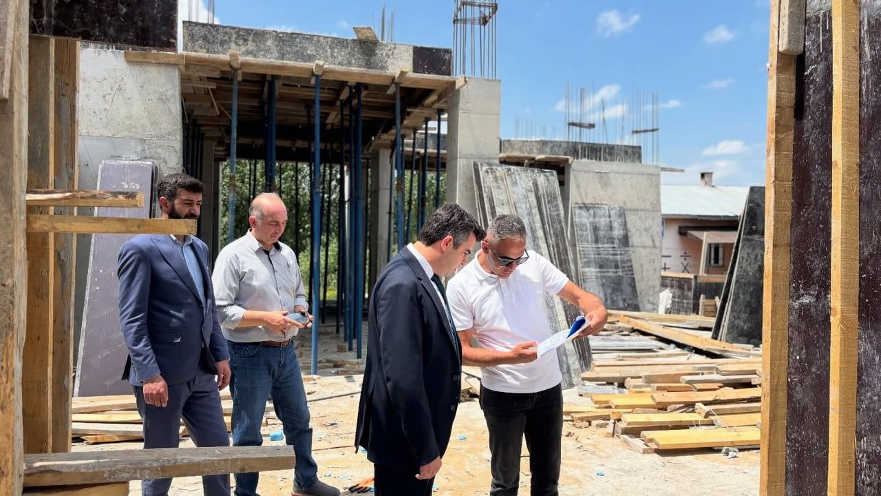 Susuz’da yatırımlar yakından takip ediliyor: kaymakam Furkan Öztürk hastane ve okul incelemesi