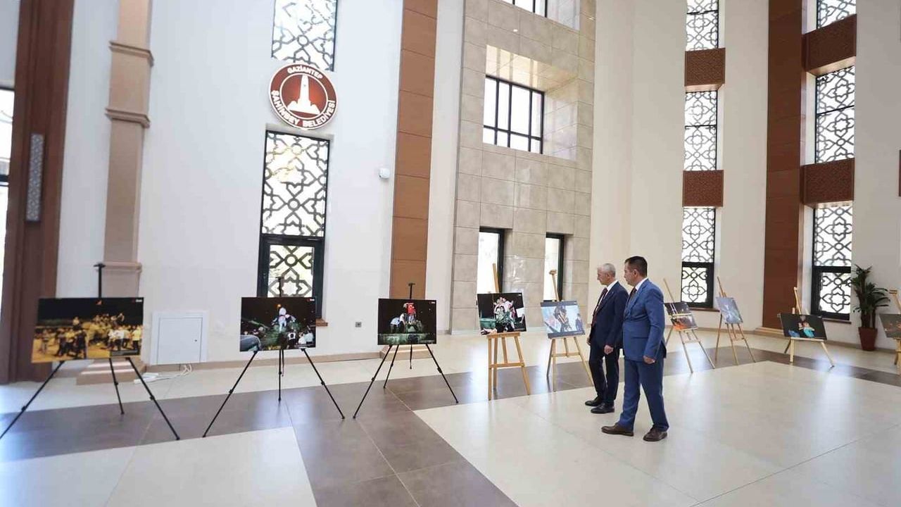 Tahmazoğlu, 15 Temmuz gecesini belgeleyen İHA sergisine teşekkür etti
