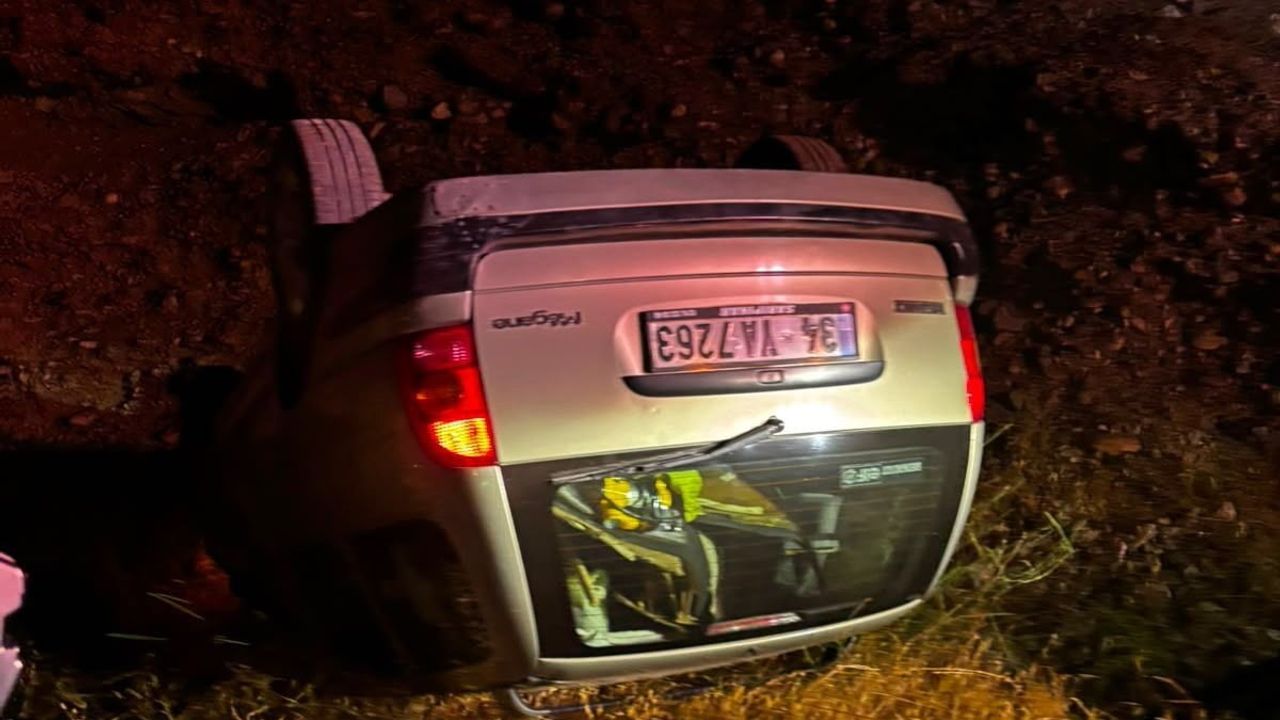 Takla atan otomobilde 2 kişi yaralandı