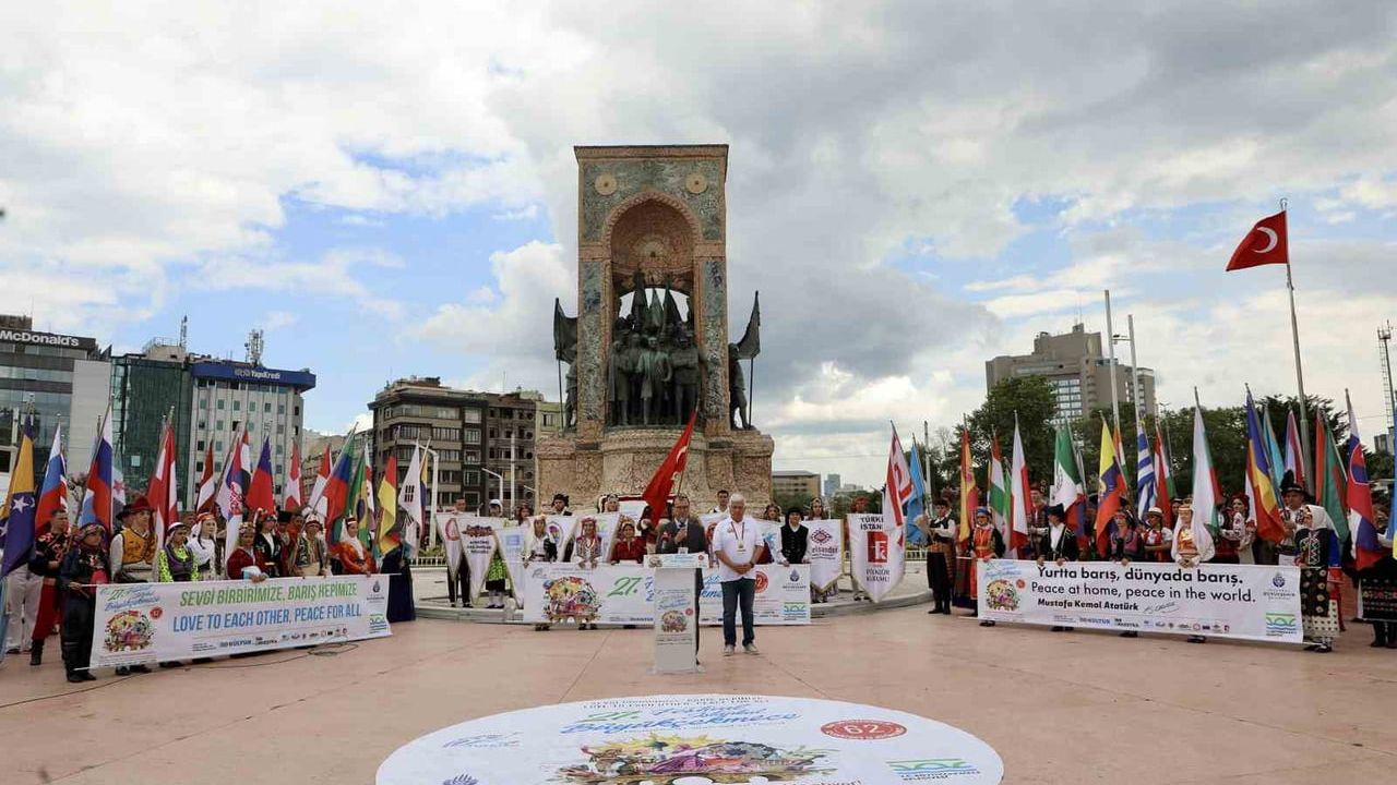 Taksim’de 62 ülkenin renkleri buluştu: 27. Büyükçekmece festivalinin açılışı