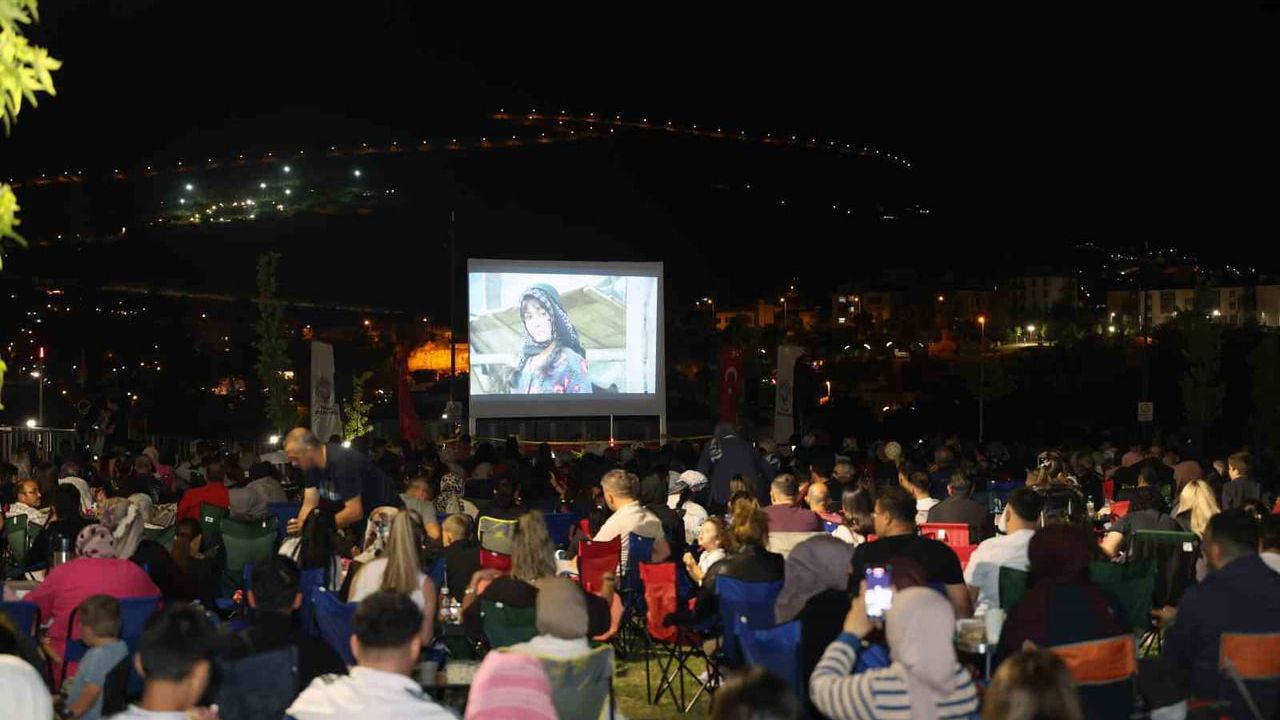 Talas'ta yaz akşamlarına sinema, nostalji ve doğa eşlik ediyor