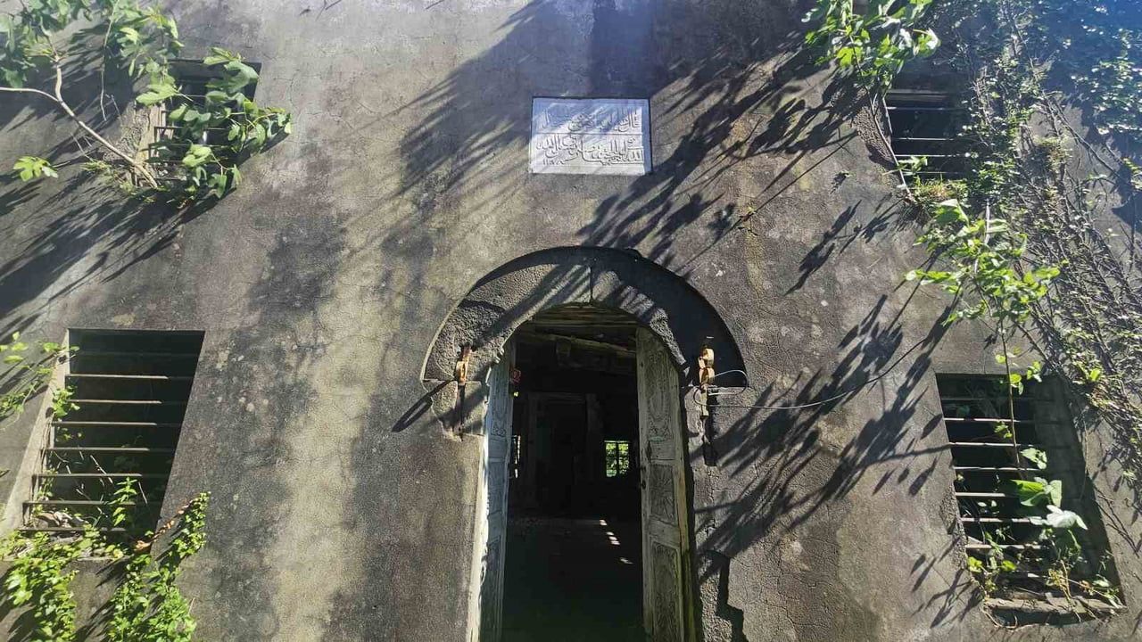 Tarihi cami 20 yıldır restorasyon bekliyor: 'Bir 20 yıl daha bekleyemeyiz'