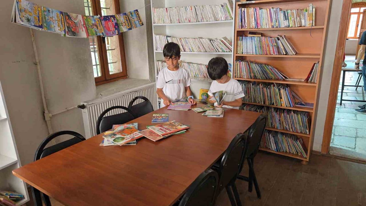 Tarihi Tiftik Han: cezaevinden 36 bin kitaplık kütüphaneye