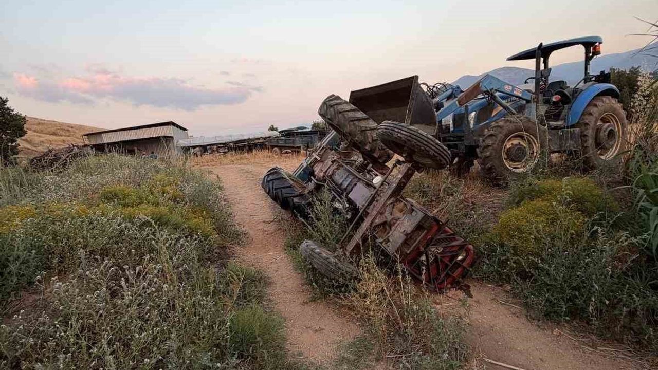 Tarlada tümseğe çarpan traktör devrildi, 16 yaşındaki çocuk ağır yaralandı