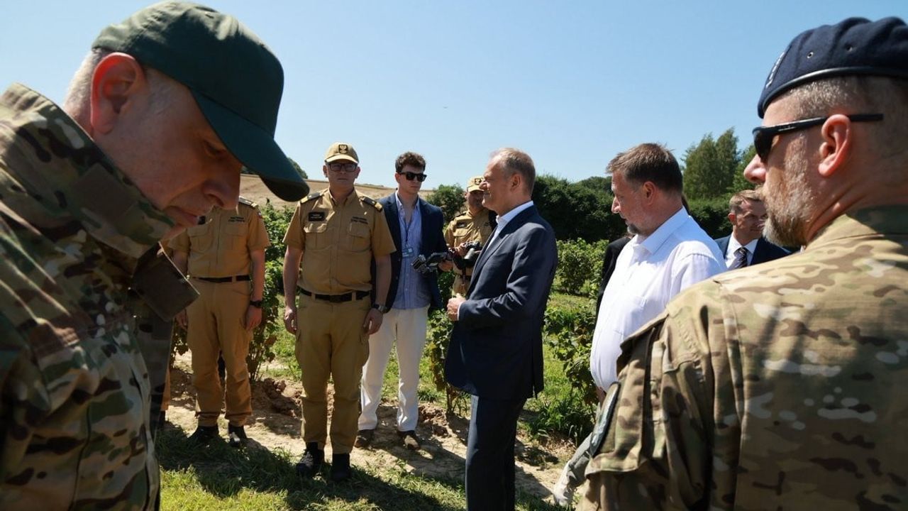Tarlaya düşen cismin kaynağı belirlendi: Tusk Kh-101 olduğunu açıkladı