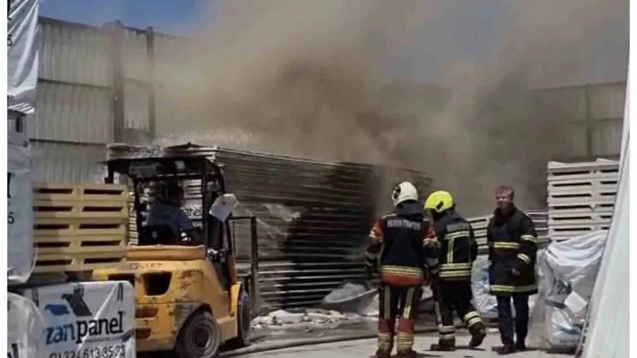 Tarsus'ta depo yangını kontrol altına alındı