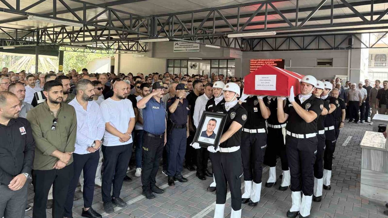 Tarsus'ta görev arkadaşlarının uğurladığı polis memuru Halil Çopur toprağa verildi