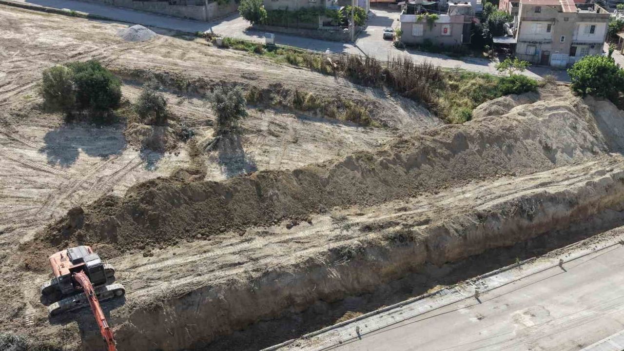 Tarsus'ta Şehitler Tepesi'nde 240 metrelik istinat duvarı ile kayma riski azaltıldı
