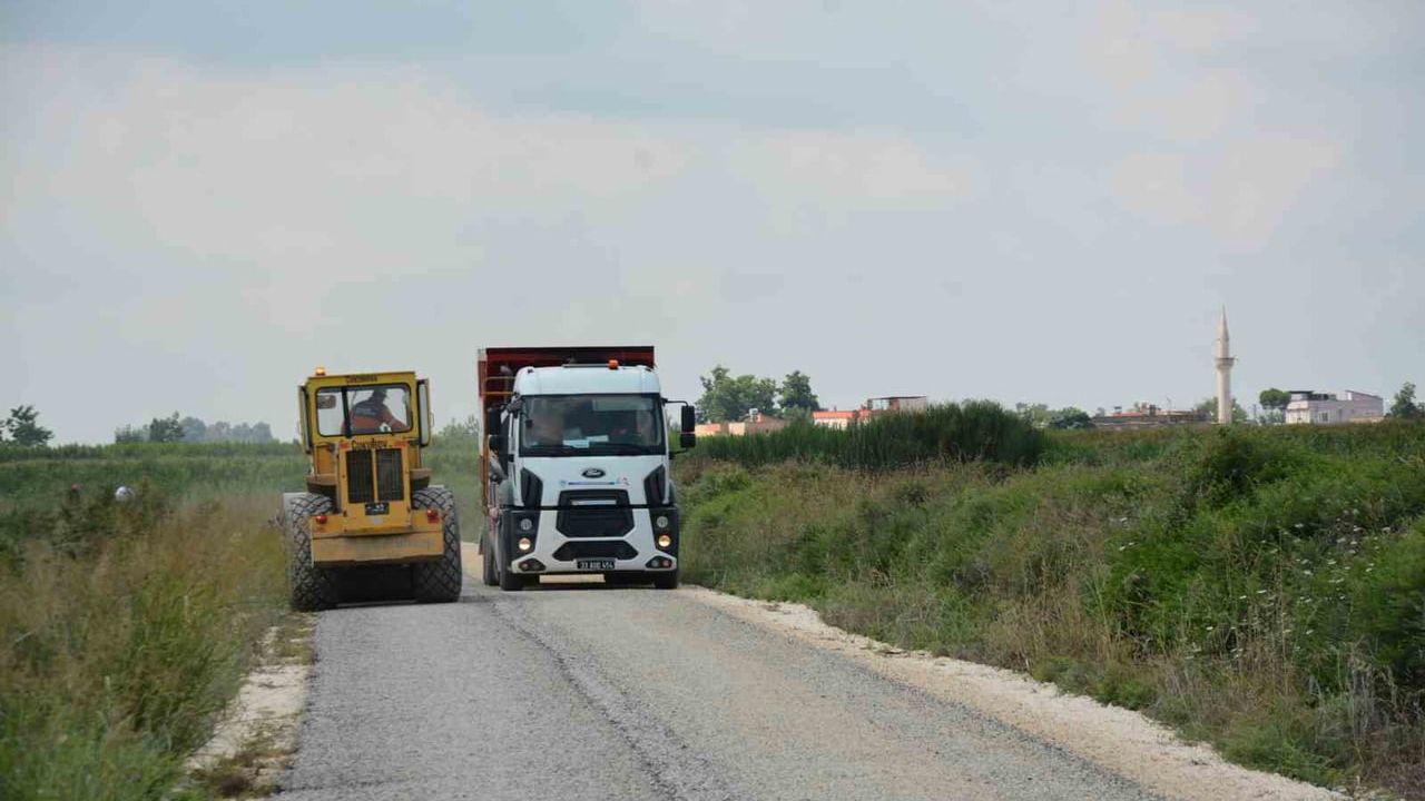 Tarsus'un kırsal ağında sathi asfaltla ulaşım rahatlıyor