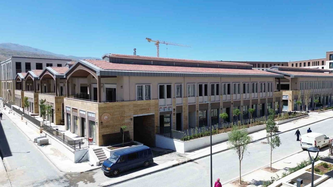 Taşkın bakırcılar çarşısı inşaatını inceledi: 1.200 iş yeri iki ayda teslim edilecek