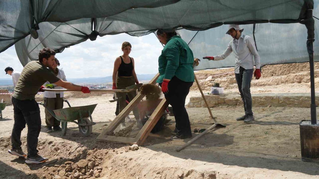 Taşköprü’de 1.800 yıllık villa mozaikleri yeniden gün yüzüne çıkıyor