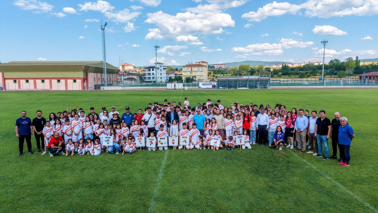 Taşköprü’de 300 öğrenciye 8 branşta yaz spor okulları başladı